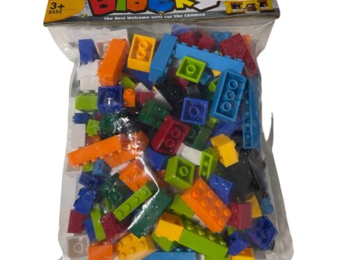 Set cu 250 cuburi de constructie