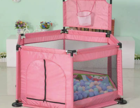 Tarc pentru bebelusi cu cos de baschet si 30 bile, Roz